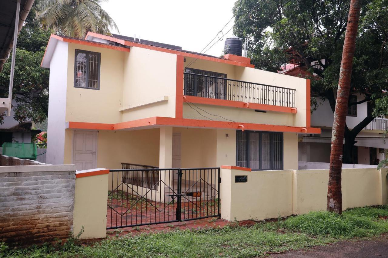 Toms Villa Along National Highway Thrissur At Nadathara Esterno foto