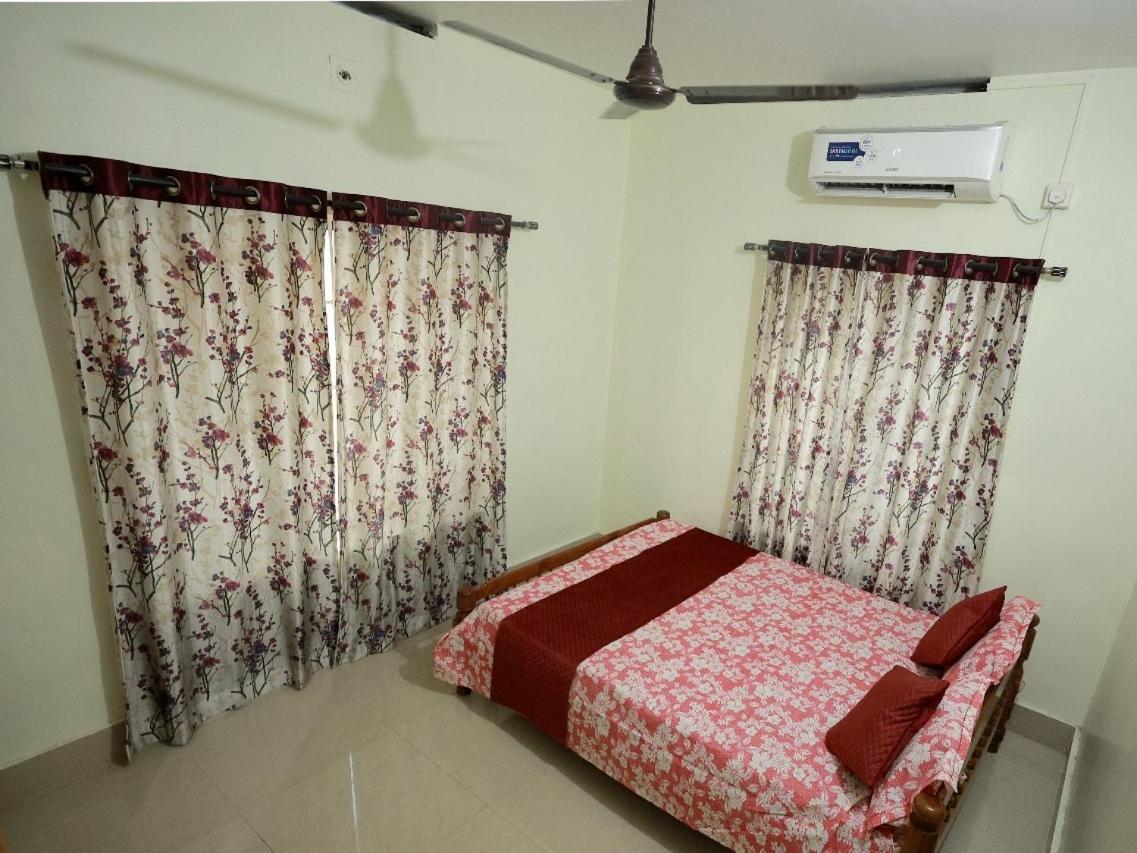 Toms Villa Along National Highway Thrissur At Nadathara Esterno foto